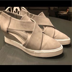 Casual Grey Sneaker, size 8